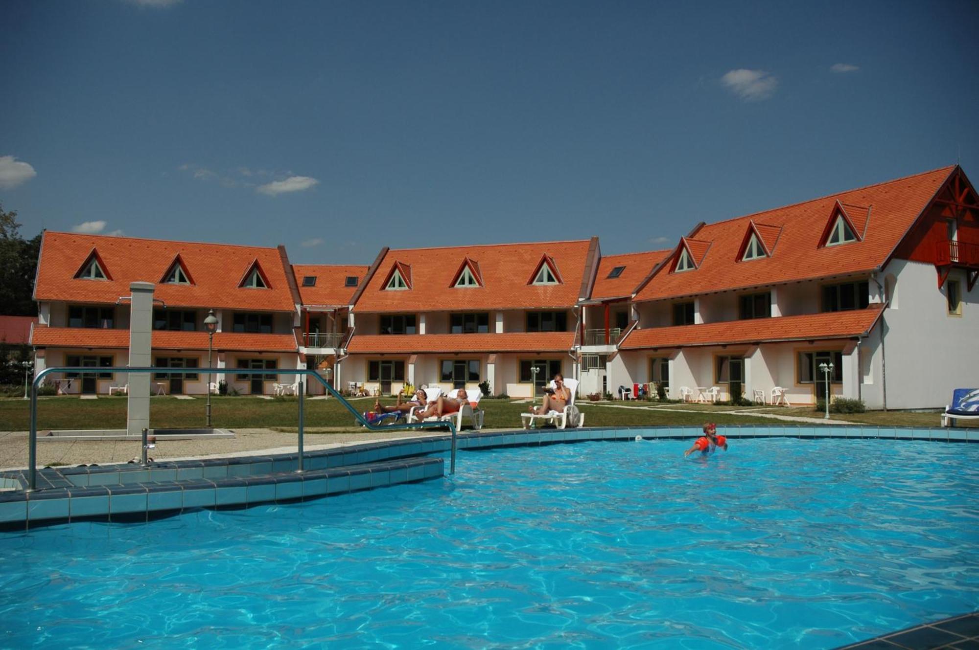 Hotel Abbazia Country Club Nemesnép Exteriér fotografie